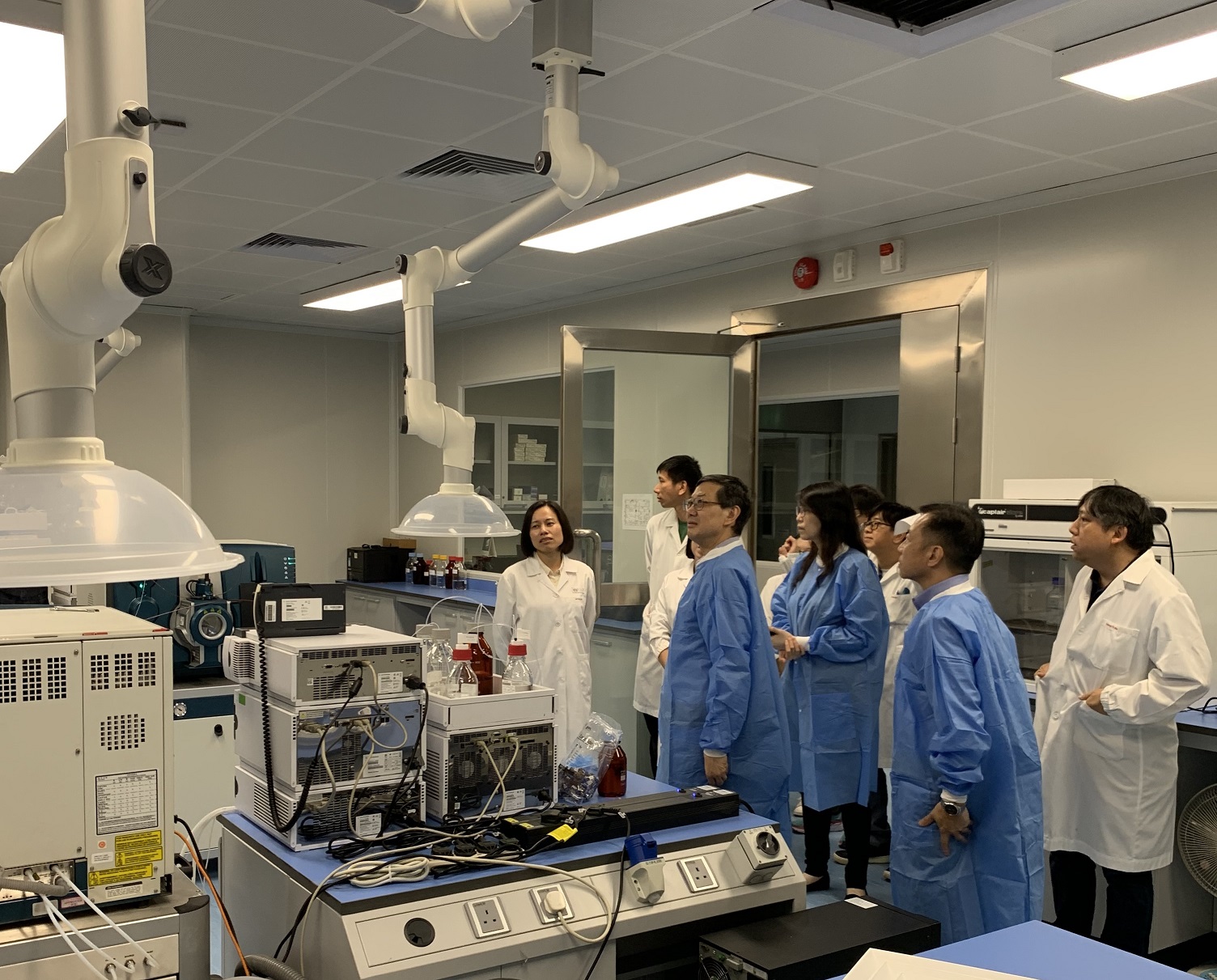 Laboratory tour at the IAM Lab for in-depth discussion about testing of pesticides and examination of radionuclides in foods and environmental samples.