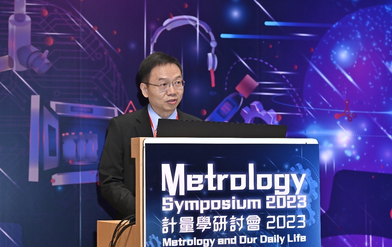 The Government Chemist, Dr LEE Wai-on, gives a welcome speech for the Metrology Symposium 2023