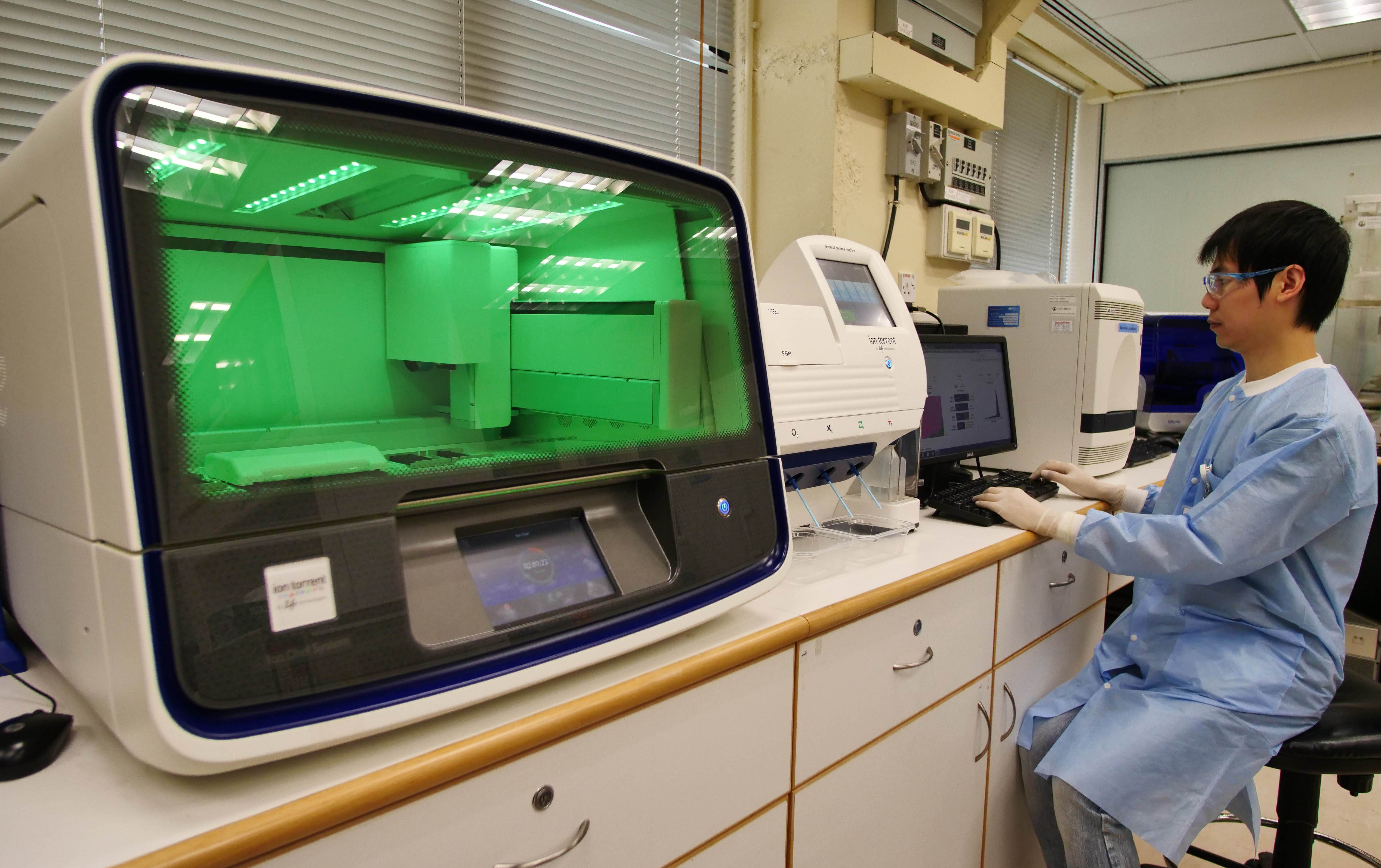 A staff is operating the next-generation DNA sequencing system